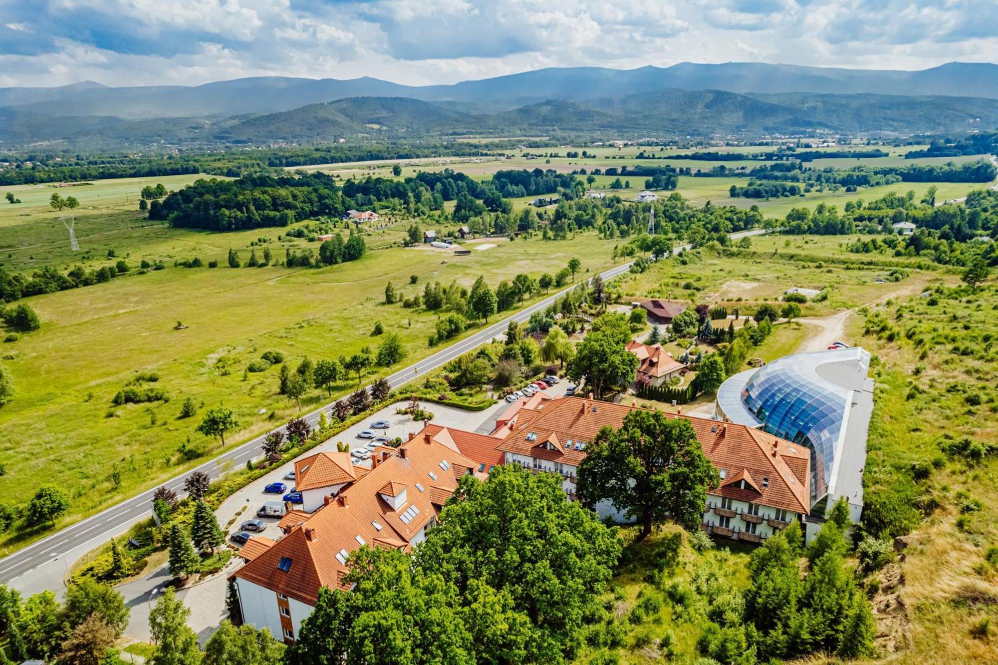 Kyriad Karkonosze Wojcieszyce Екстер'єр фото